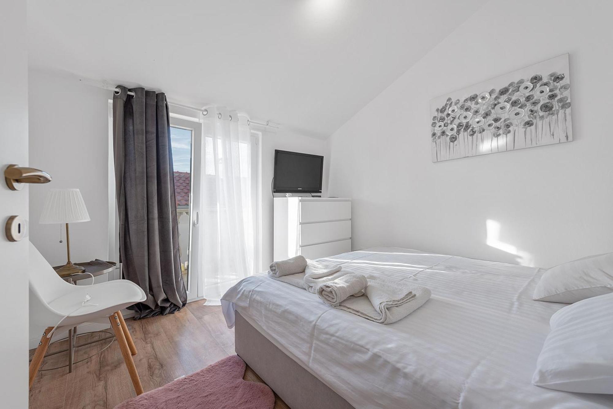 Apartments Petrina Свети-Филип-и-Яков Экстерьер фото